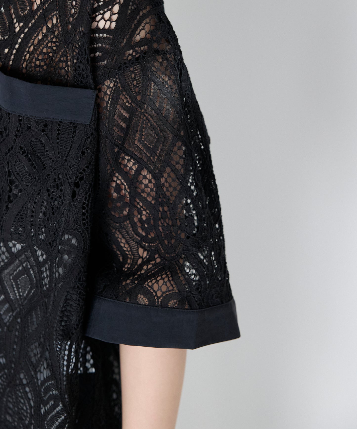 Cropped lace shirt クロップドレースシャツ