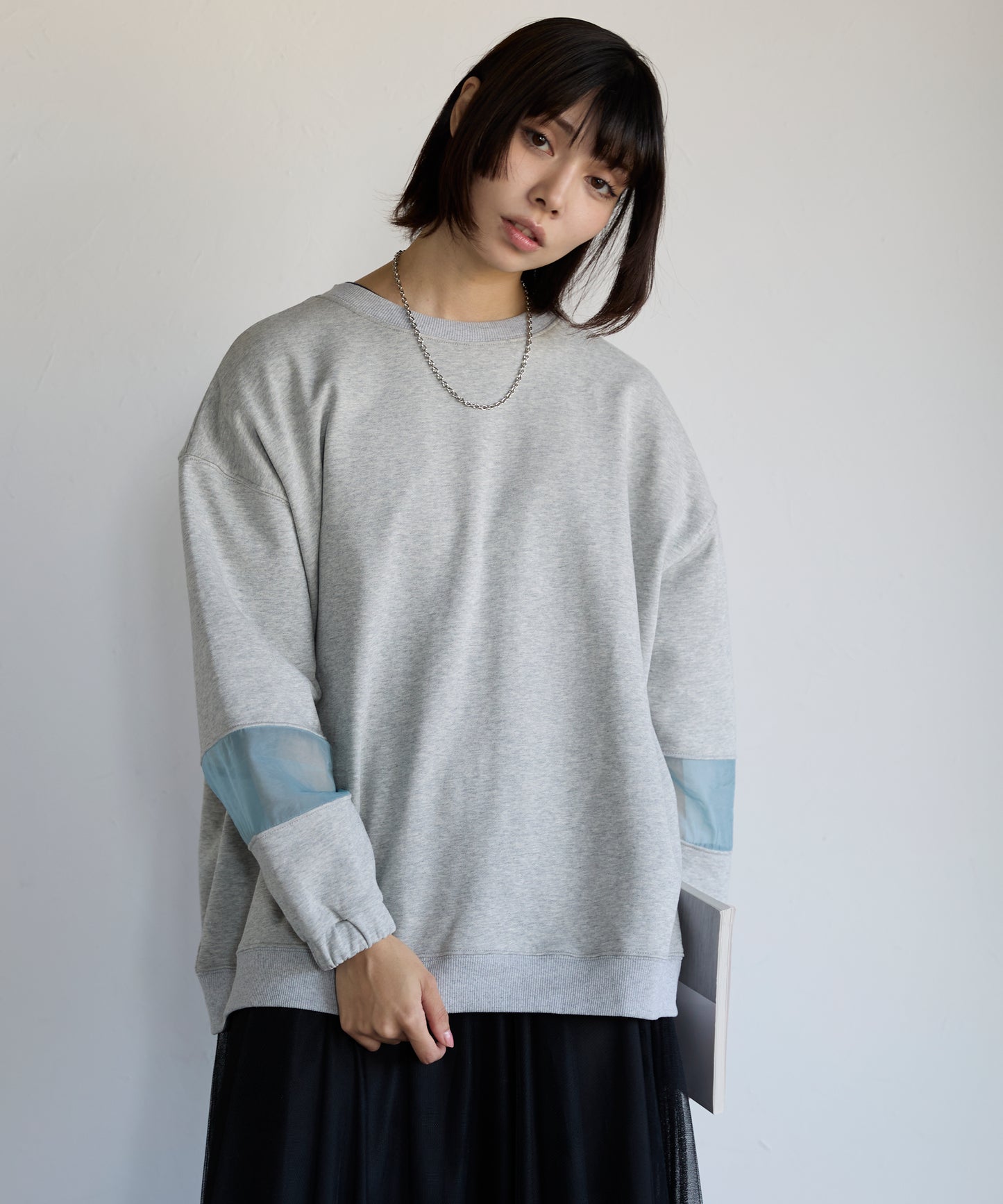 Sweatshirt with Sheer Sleeve Details　袖シアーディティールスウェット