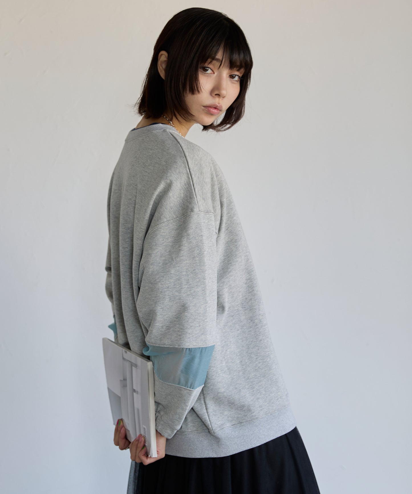 Sweatshirt with Sheer Sleeve Details　袖シアーディティールスウェット