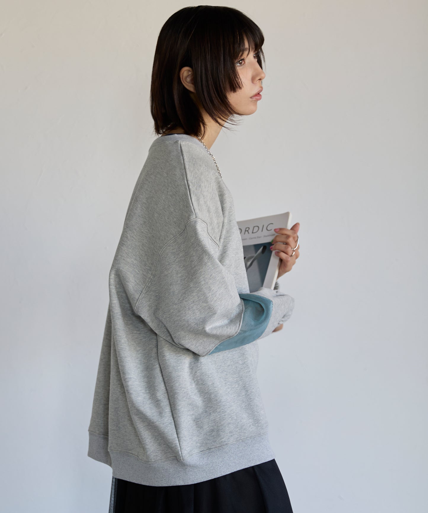 Sweatshirt with Sheer Sleeve Details　袖シアーディティールスウェット