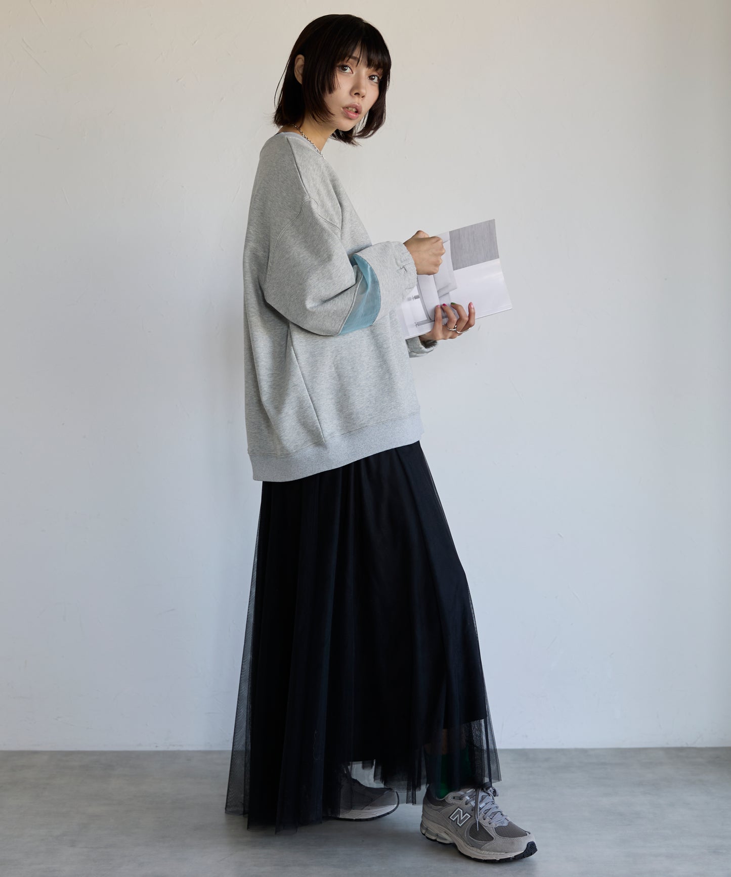 Sweatshirt with Sheer Sleeve Details　袖シアーディティールスウェット