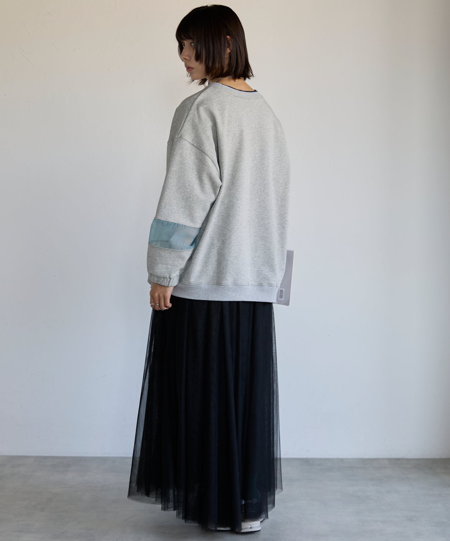 Sweatshirt with Sheer Sleeve Details　袖シアーディティールスウェット