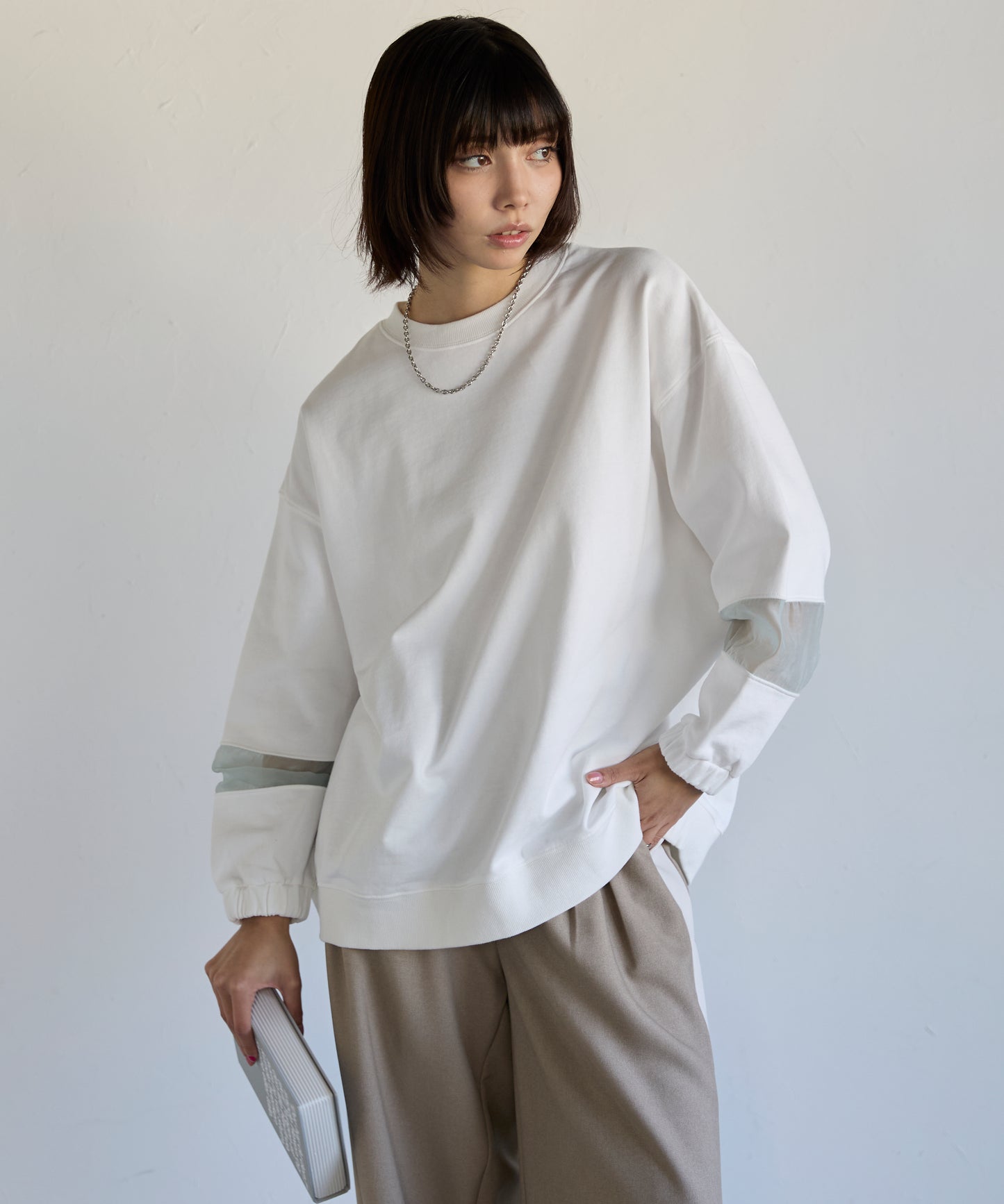 Sweatshirt with Sheer Sleeve Details　袖シアーディティールスウェット