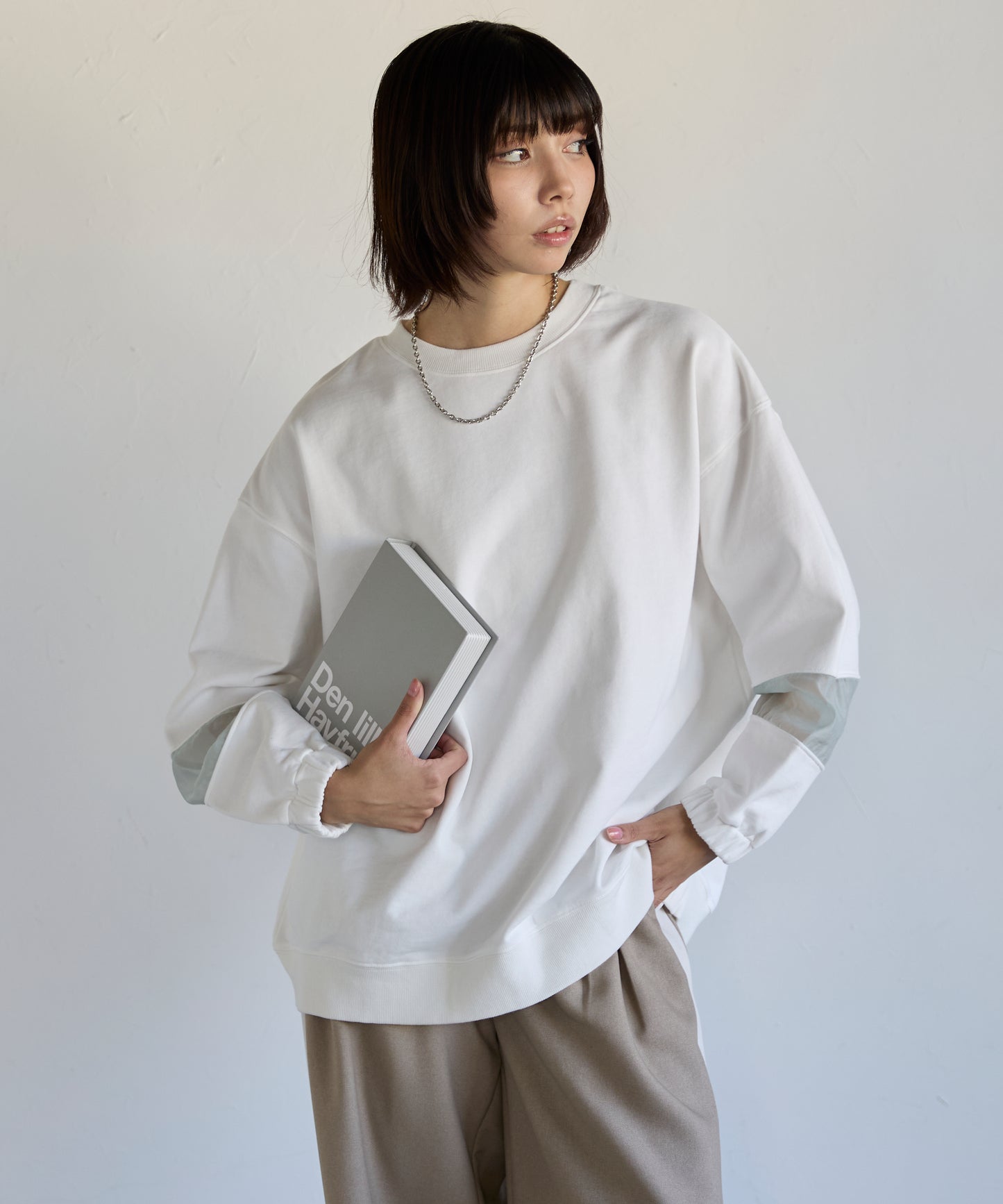 Sweatshirt with Sheer Sleeve Details　袖シアーディティールスウェット
