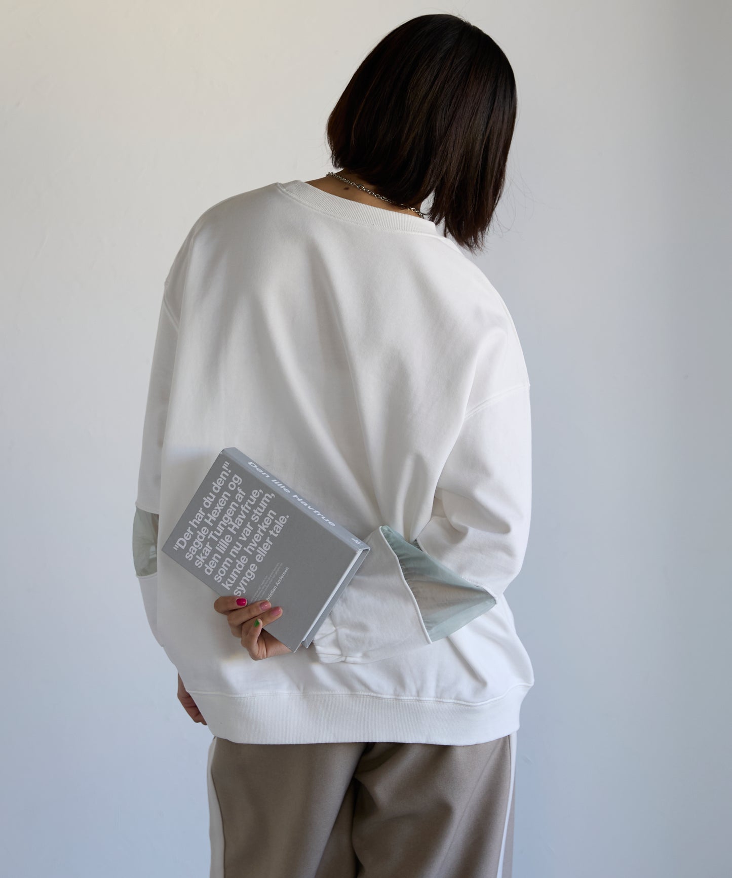 Sweatshirt with Sheer Sleeve Details　袖シアーディティールスウェット