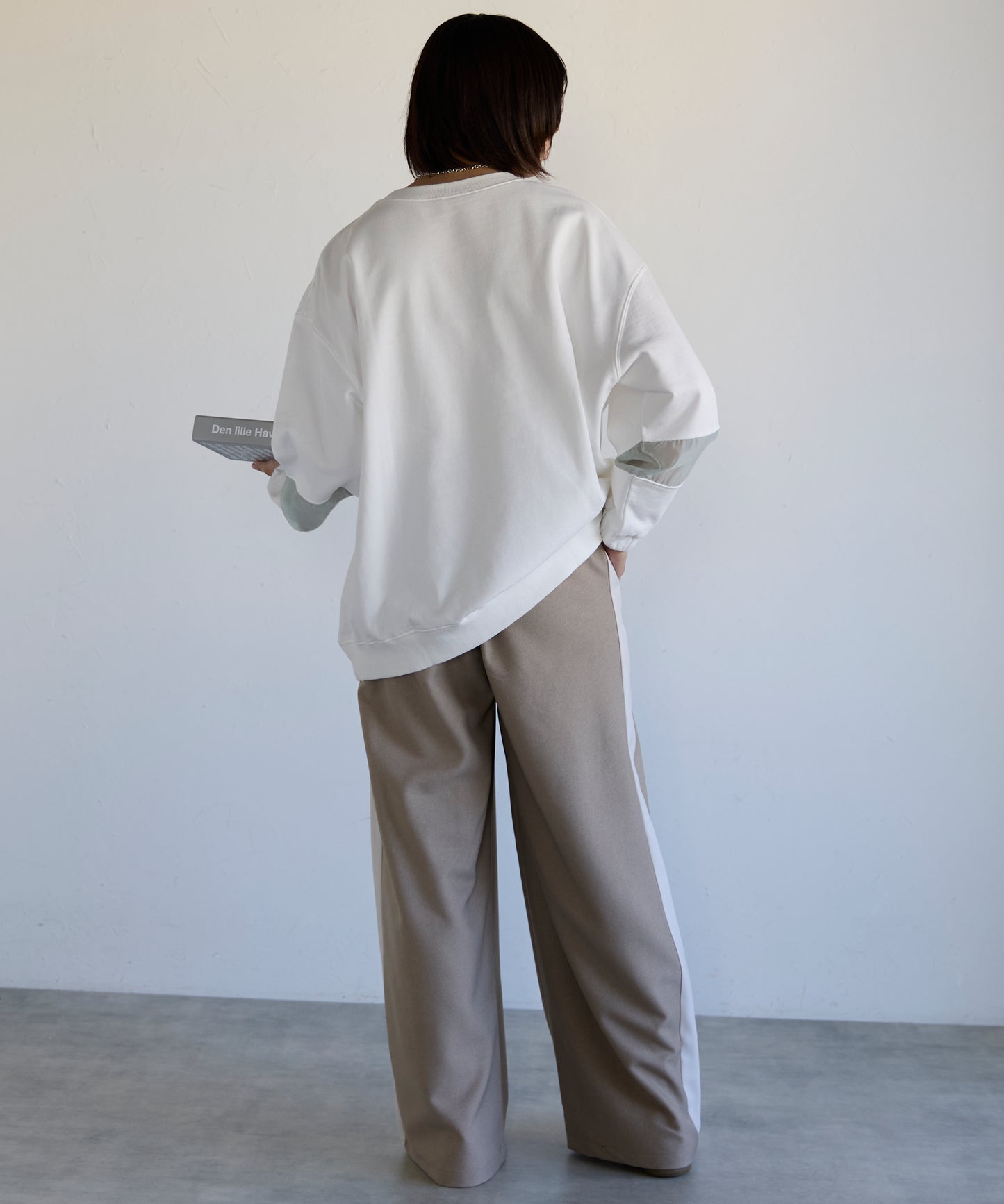 Sweatshirt with Sheer Sleeve Details　袖シアーディティールスウェット