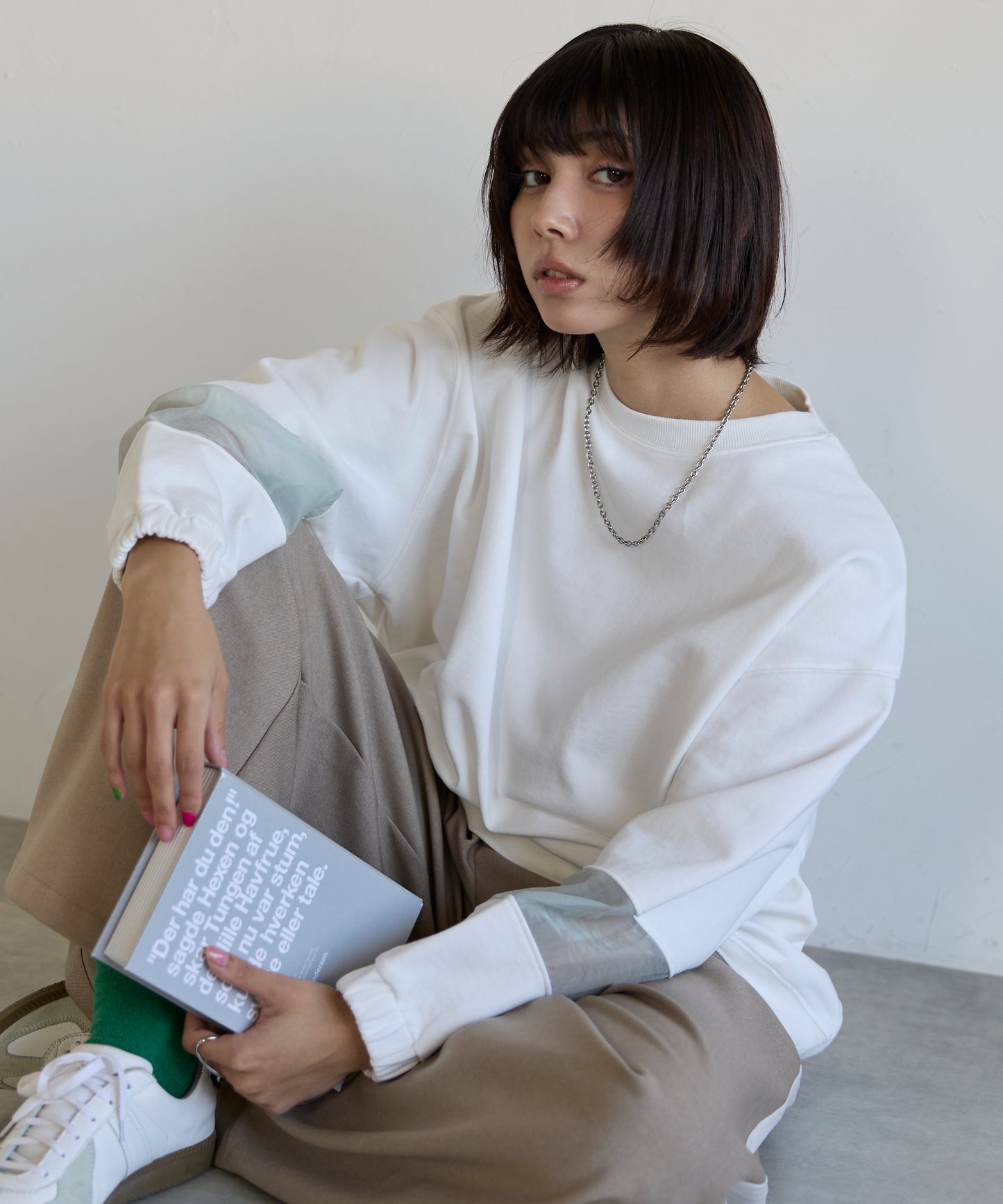 Sweatshirt with Sheer Sleeve Details　袖シアーディティールスウェット