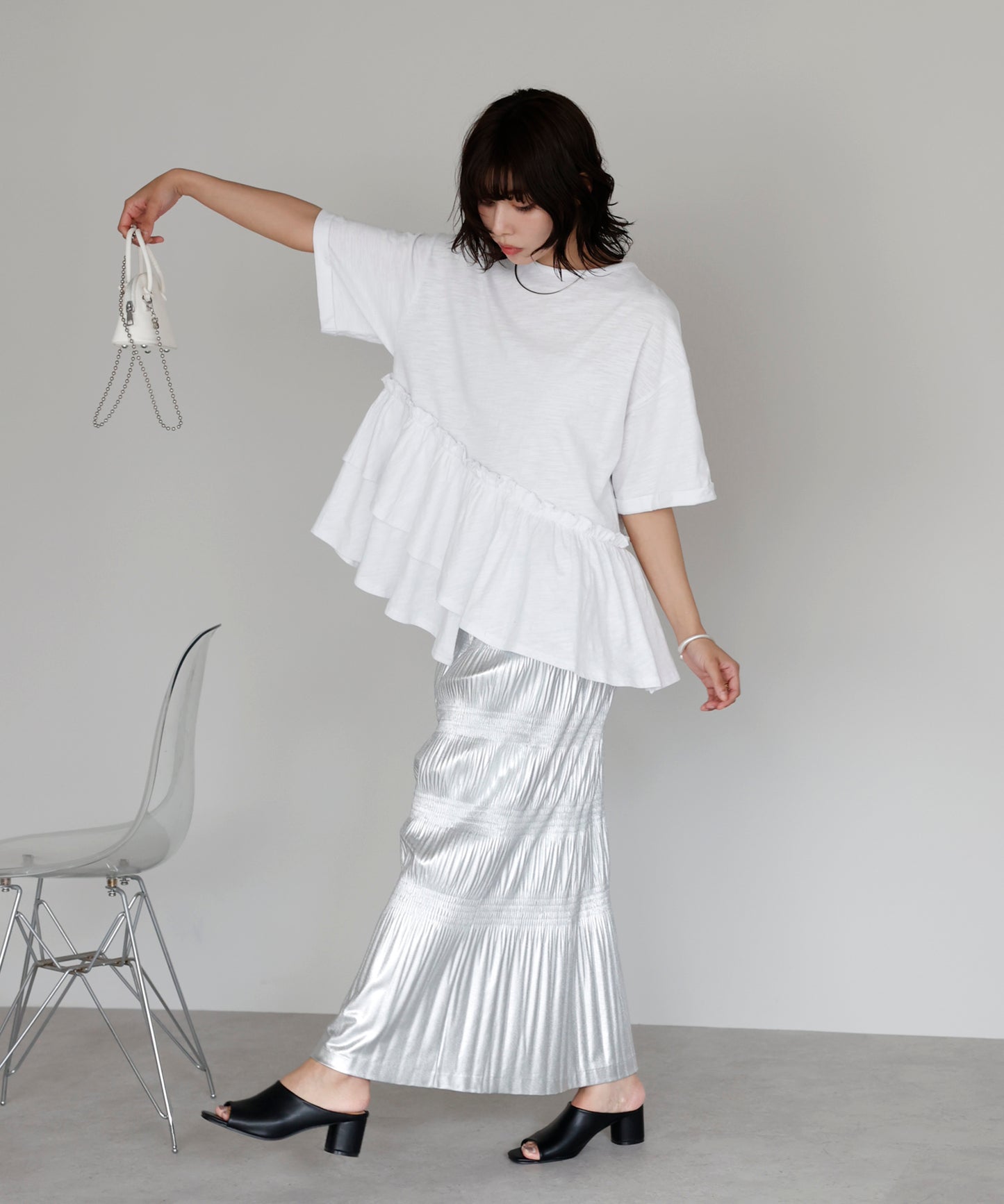 Frill hem T-shirt　フリルヘムTシャツ