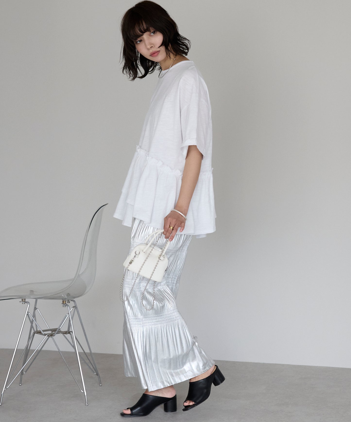 Frill hem T-shirt　フリルヘムTシャツ