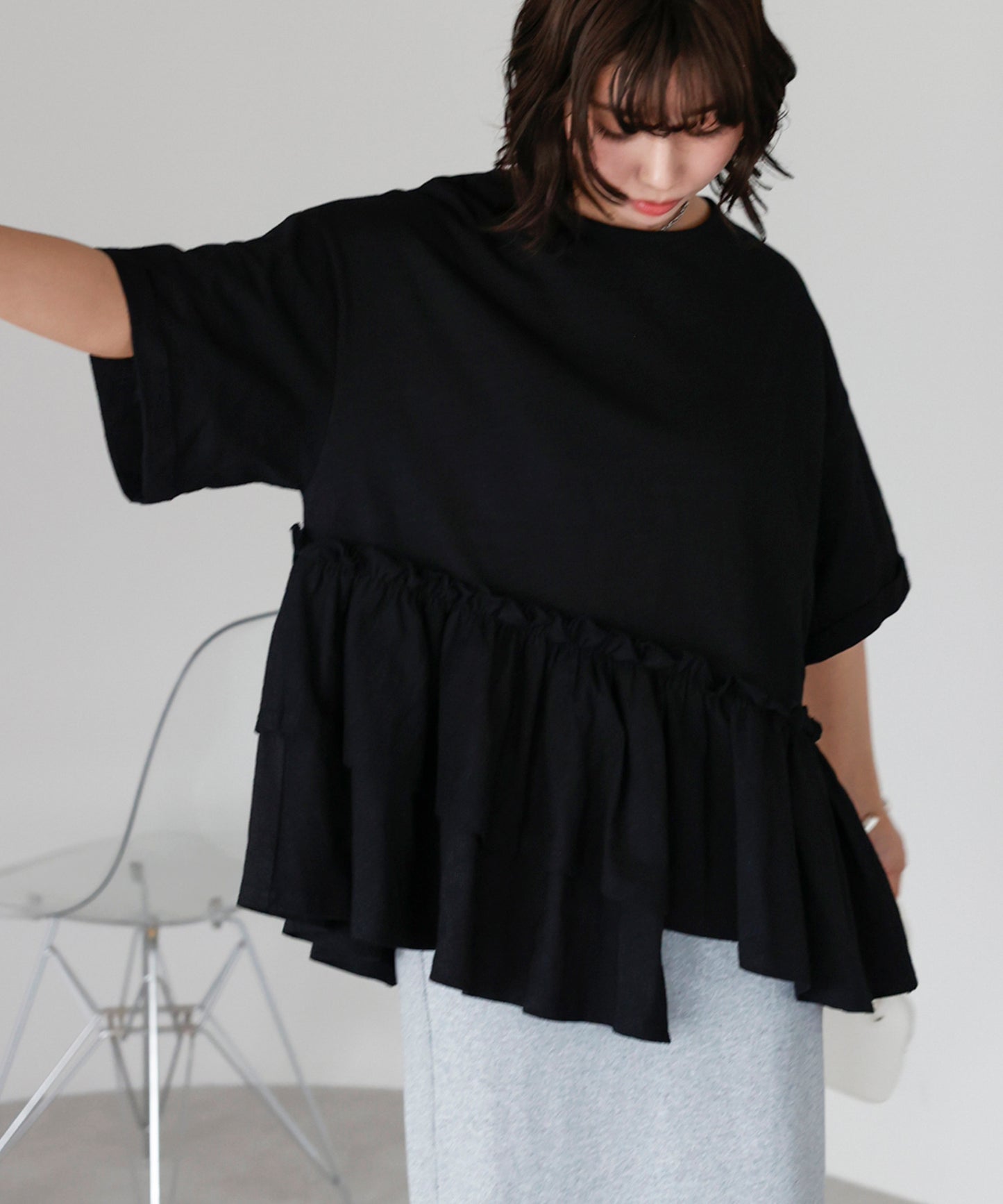 Frill hem T-shirt　フリルヘムTシャツ