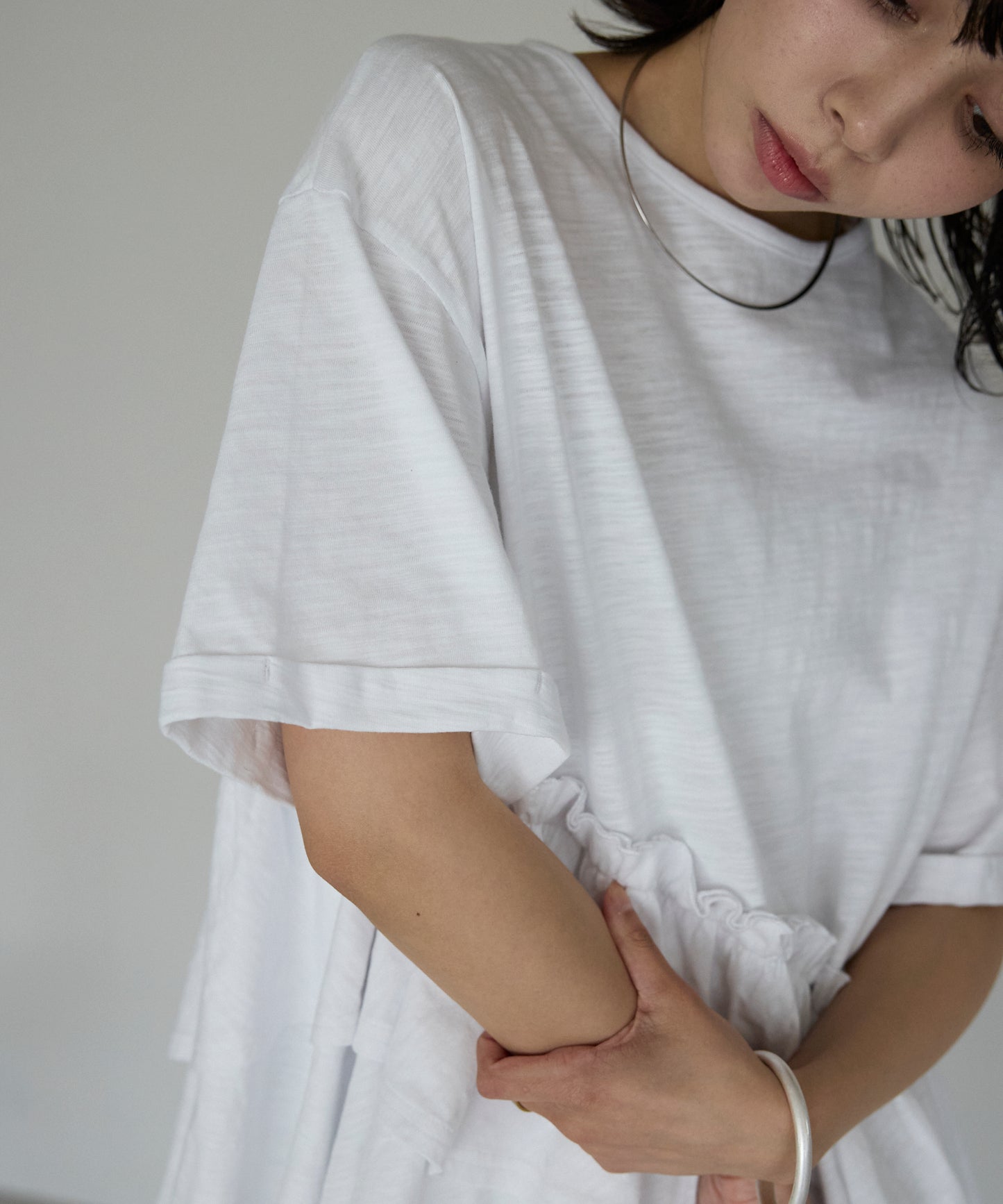Frill hem T-shirt　フリルヘムTシャツ