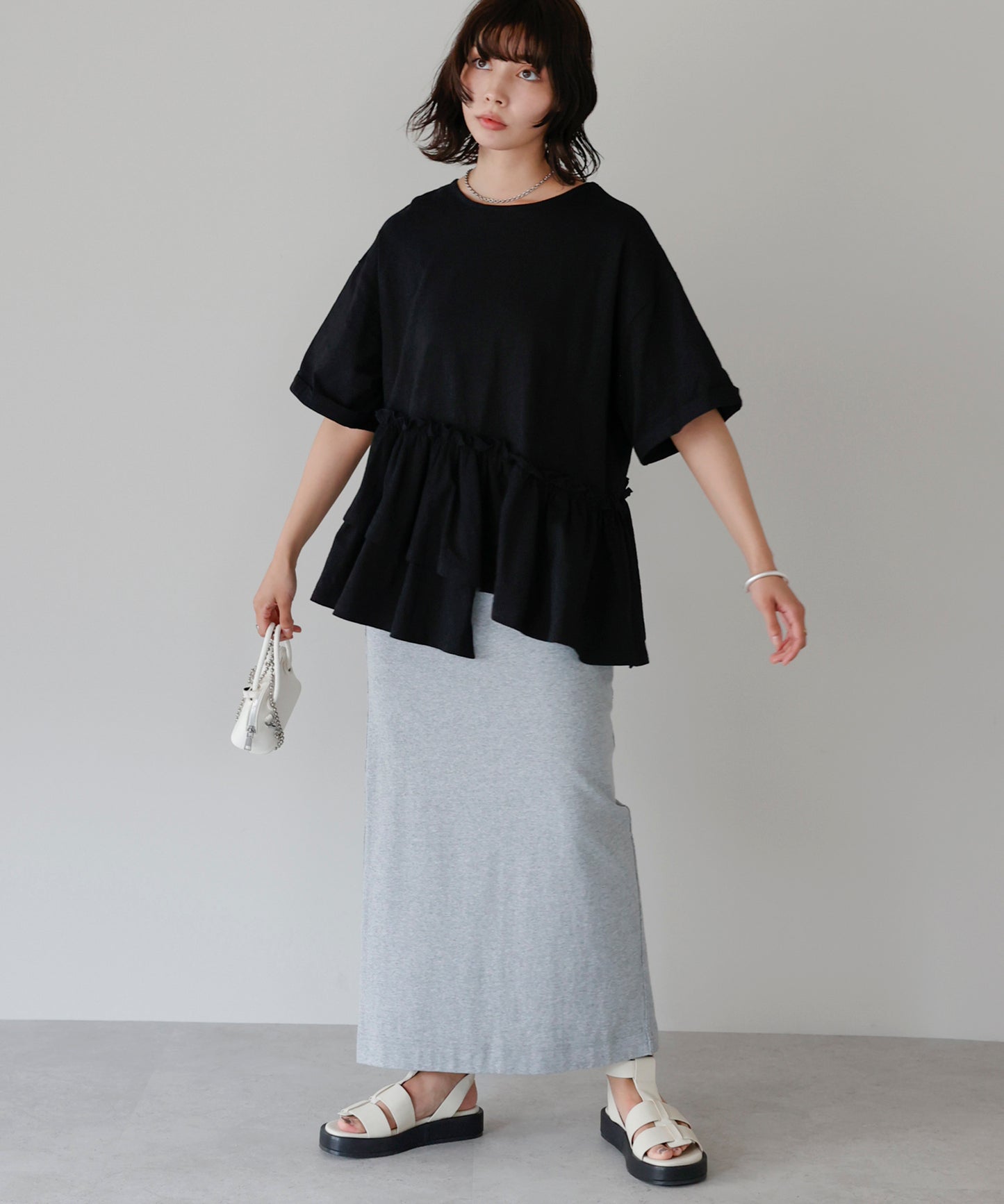 Frill hem T-shirt　フリルヘムTシャツ