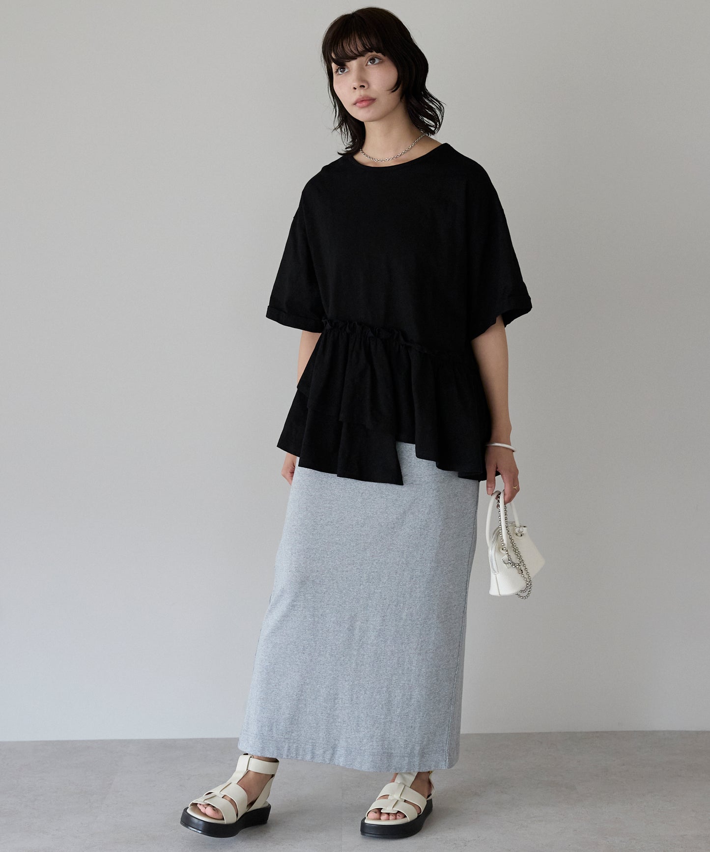 Frill hem T-shirt　フリルヘムTシャツ