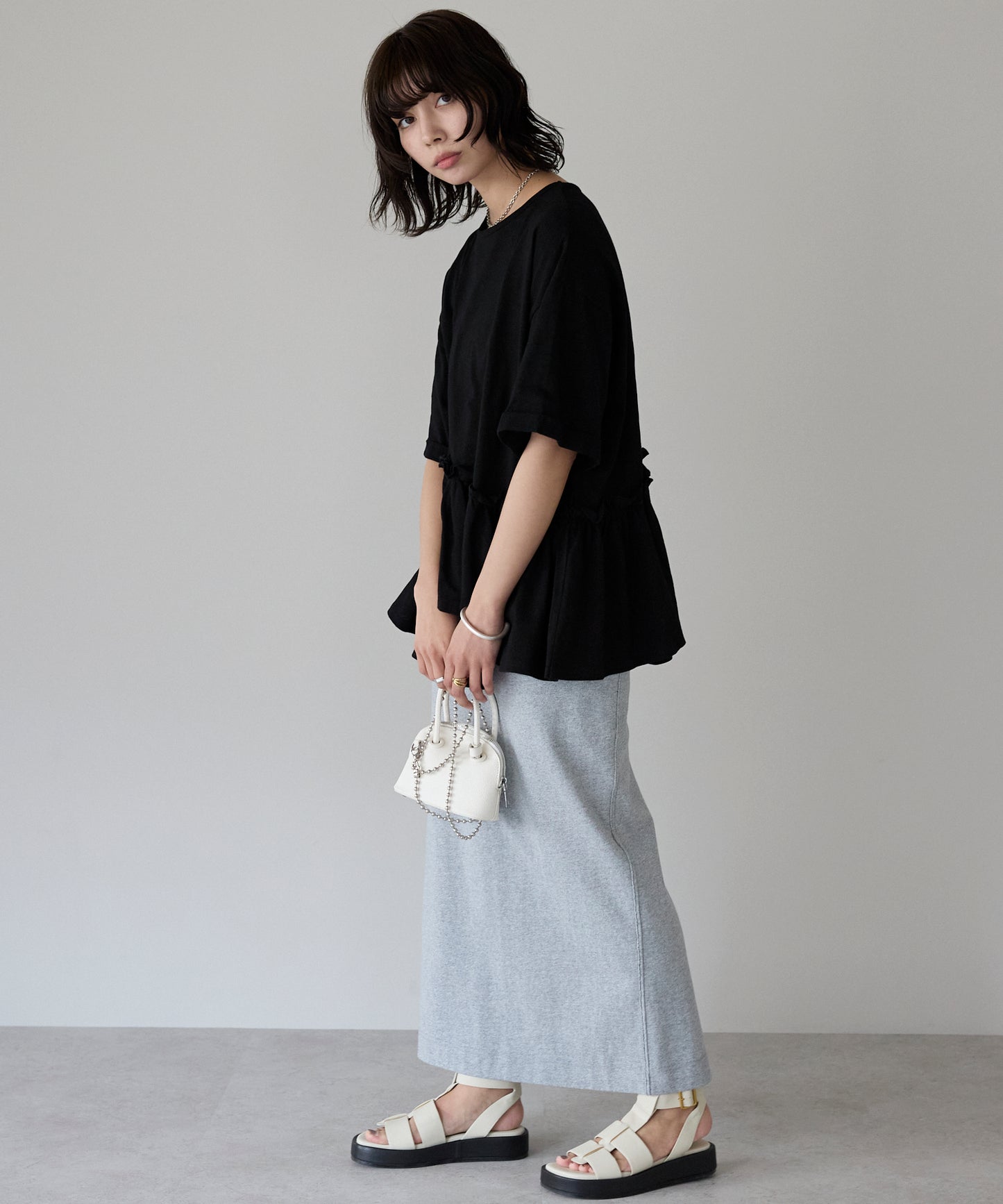 Frill hem T-shirt　フリルヘムTシャツ