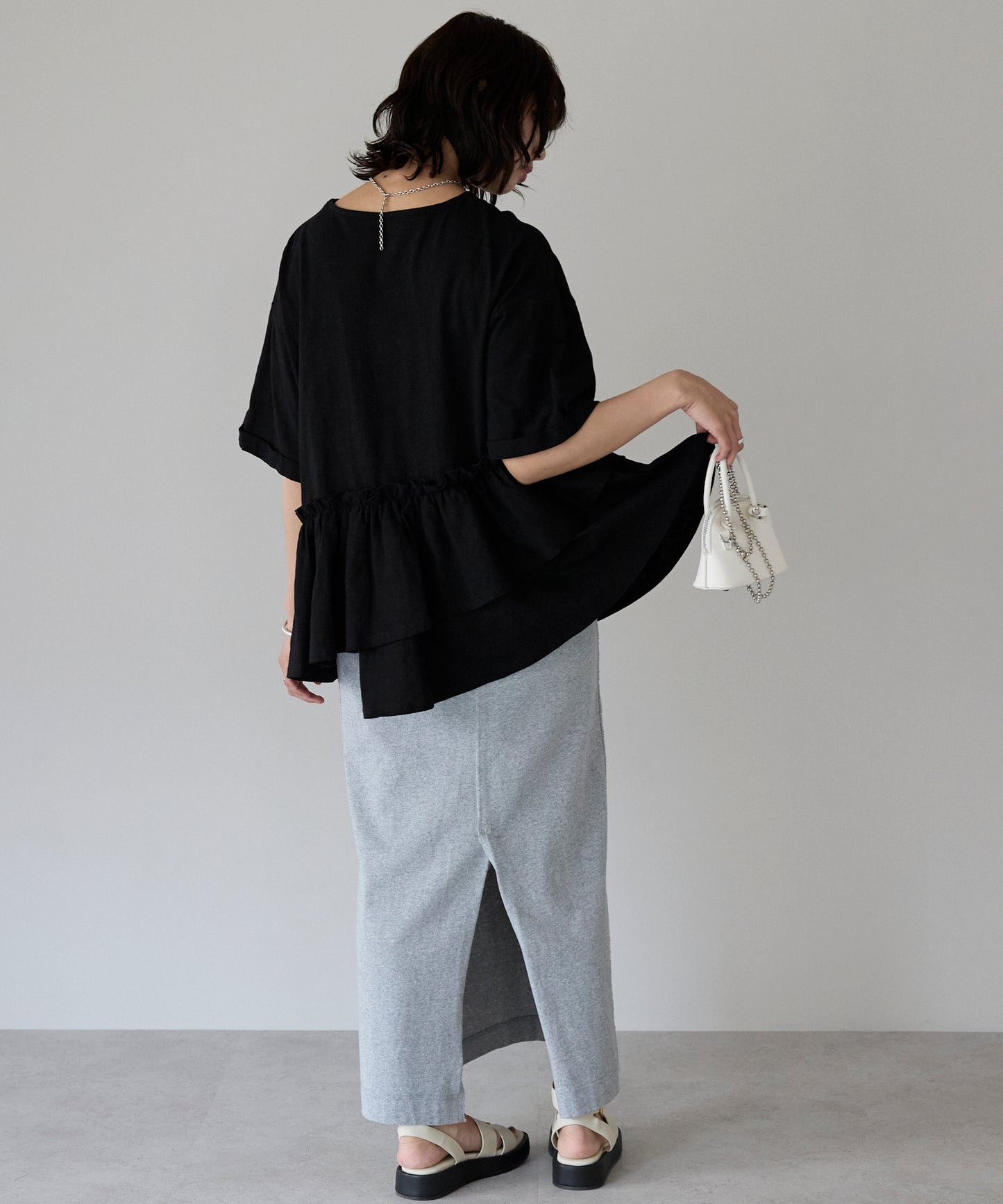 Frill hem T-shirt　フリルヘムTシャツ