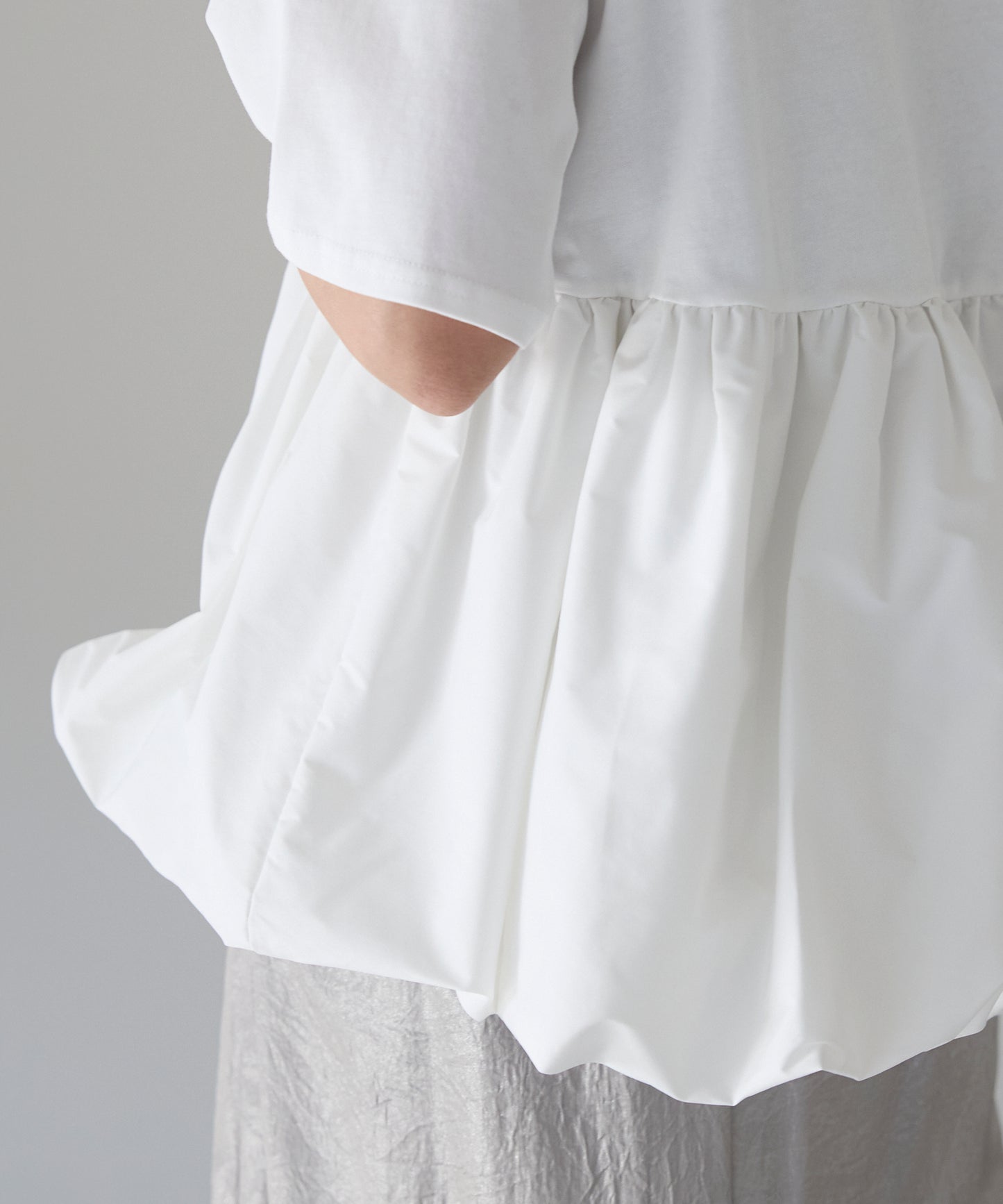 Mixed material balloon hem tops 異素材バルーントップス